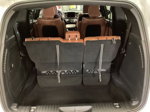 Used 2025 Chrysler Pacifica Pinnacle FWD image 5