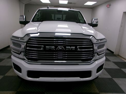 Used 2024 RAM 2500 Laramie AWD/4WD image 3