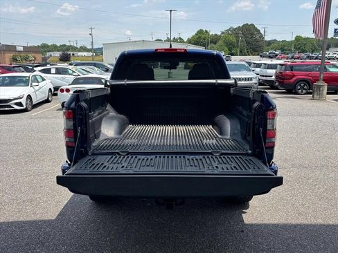 Used 2022 Nissan Frontier SV AWD/4WD image 3