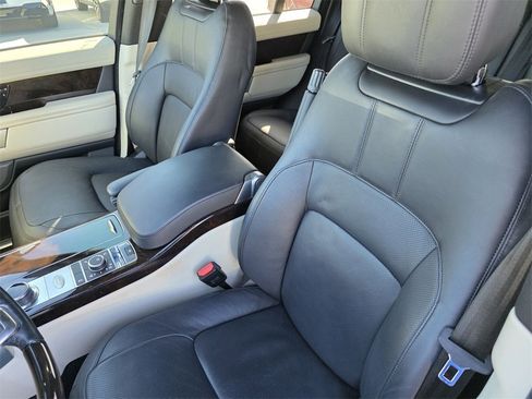 Used 2020 Land Rover Range Rover HSE image 11