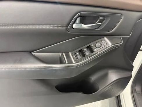 Used 2023 Nissan Rogue SV w/ SV Premium B Package AWD/4WD image 14