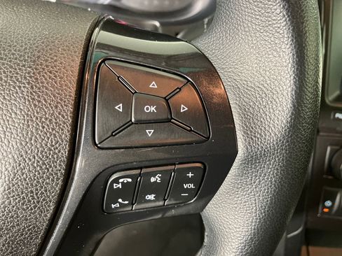 Used 2018 Ford Explorer XLT w/ Equipment Group 202A image 18