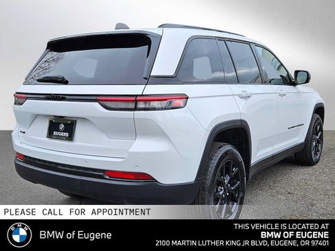 Used 2024 Jeep Grand Cherokee Altitude AWD/4WD image 3