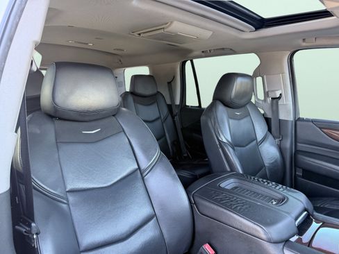 Used 2018 Cadillac Escalade Premium Luxury image 55