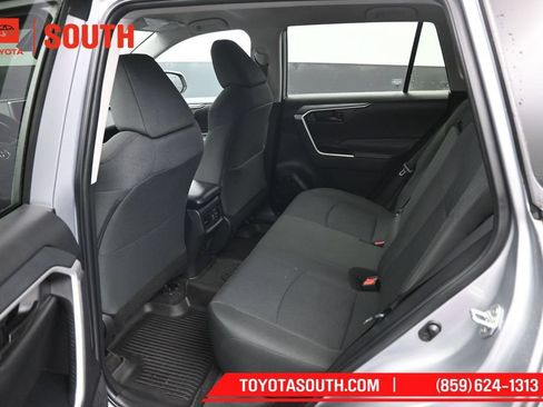 Used 2023 Toyota RAV4 LE AWD/4WD image 10