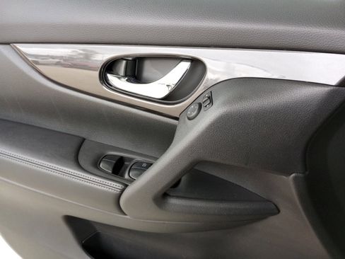 Used 2018 Nissan Rogue S w/ S Value Package image 36