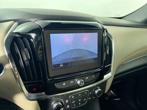 Used 2023 Chevrolet Traverse LT image 27