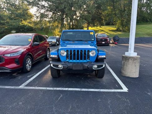 Used 2021 Jeep Gladiator Sport AWD/4WD image 2