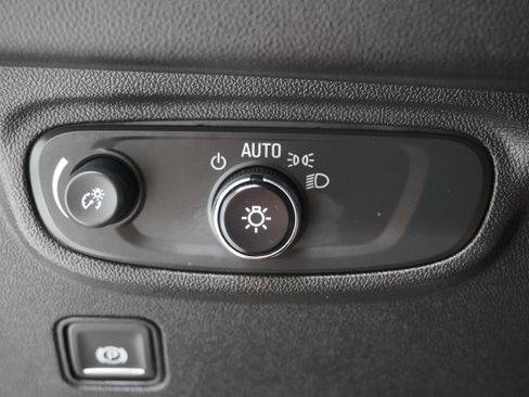 Used 2023 GMC Terrain SLE image 19