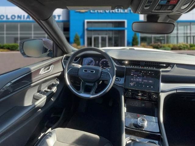 Used 2023 Jeep Grand Cherokee L Laredo AWD/4WD image 26