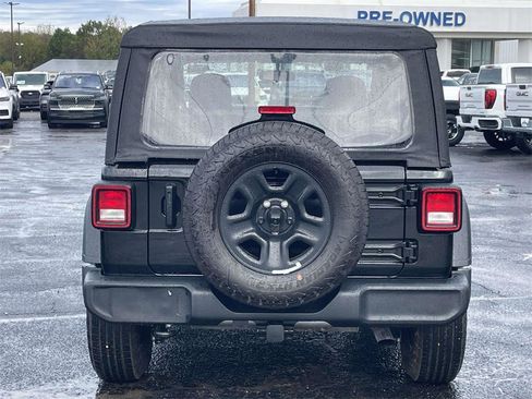 Used 2025 Jeep Wrangler Sport image 4