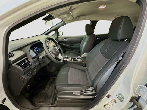 Used 2025 Nissan Leaf S image 13