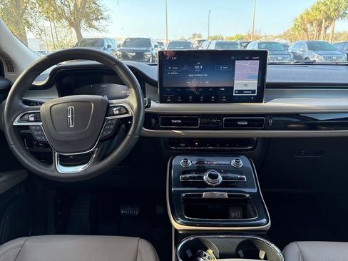 Used 2022 Lincoln Nautilus FWD w/ Premium Package image 10