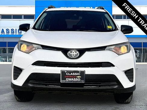 Used 2018 Toyota RAV4 LE AWD/4WD image 18