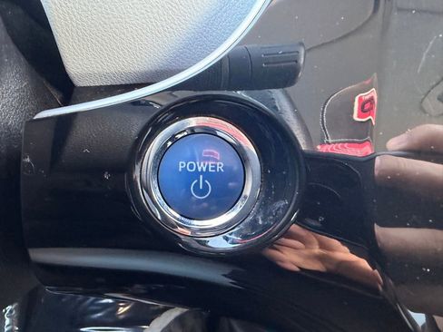 Used 2017 Toyota Prius Four image 17