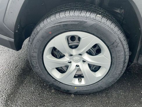 Certified 2021 Toyota RAV4 LE AWD/4WD image 5
