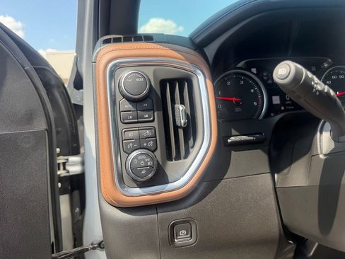 Used 2022 Chevrolet Silverado 3500 High Country AWD/4WD image 31