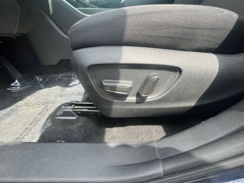 Used 2025 Toyota Highlander LE FWD image 22
