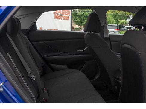 Used 2023 Hyundai Elantra SEL FWD image 5