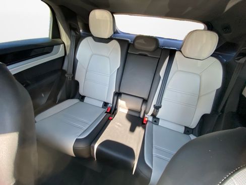 Used 2025 Porsche Cayenne Coupe image 12