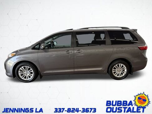 Used 2015 Toyota Sienna XLE Premium image 2