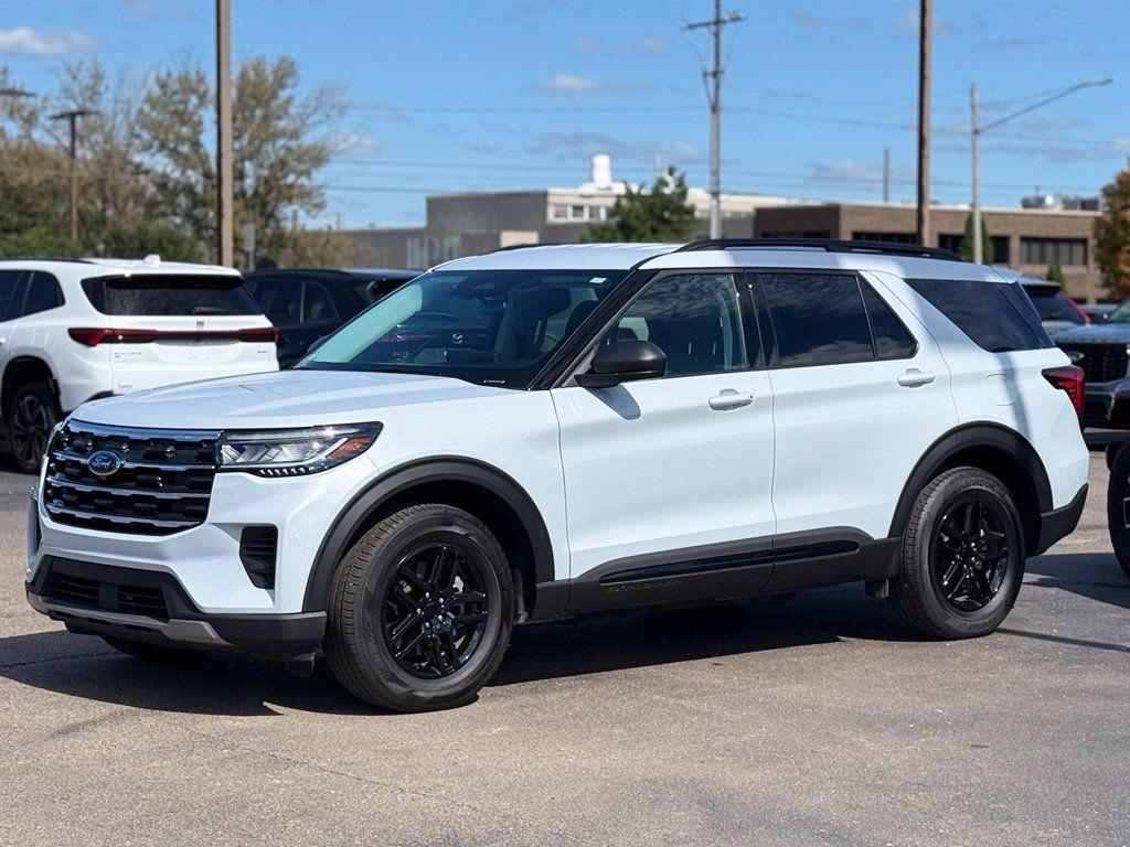 Used 2026 Ford Explorer Active AWD/4WD image 39