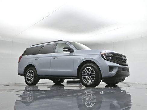 Used 2025 Ford Expedition Active image 55