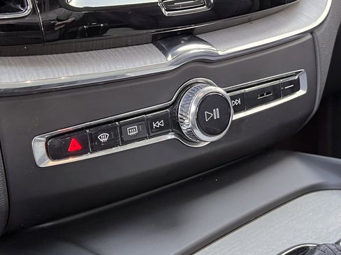 Used 2021 Volvo XC60 T5 Inscription image 27