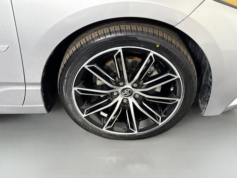 Used 2020 Toyota Avalon XSE image 32