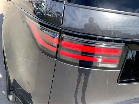 Used 2023 Land Rover Discovery Metropolitan Edition image 27