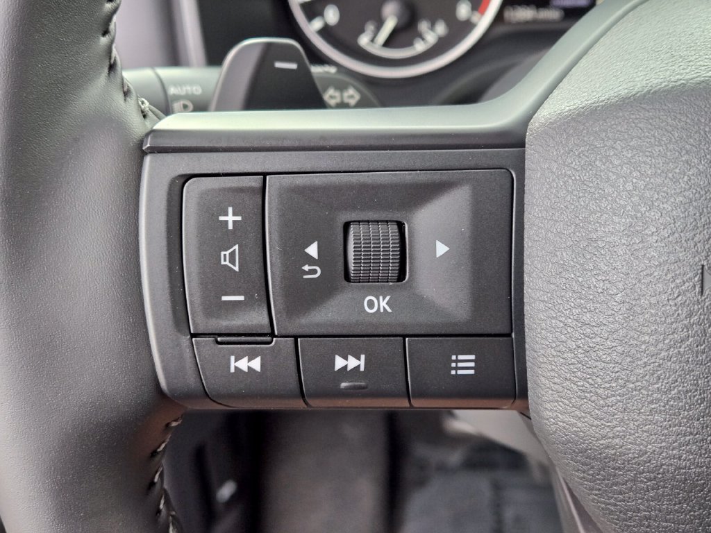 Certified 2026 Nissan Rogue SV FWD image 30