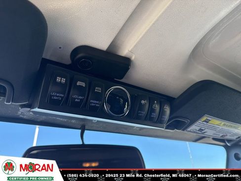 Used 2015 Jeep Wrangler Unlimited Rubicon w/ Connectivity Group image 21