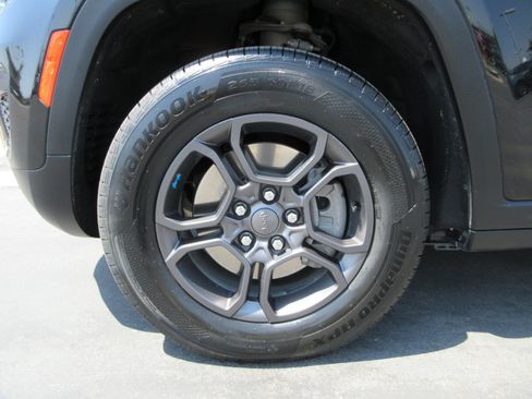 Used 2024 Jeep Grand Cherokee Trailhawk AWD/4WD image 57
