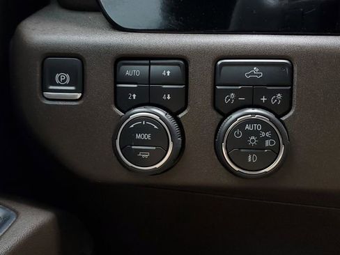 Used 2024 Chevrolet Silverado 1500 LT Trail Boss w/ Convenience Package II AWD/4WD image 35