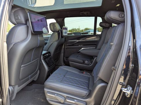 New 2025 Cadillac Escalade IQ Luxury 1 w/ Smart Trailering package AWD/4WD image 17