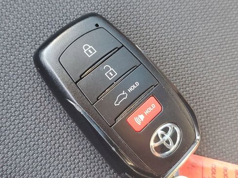 Used 2025 Toyota Corolla LE w/ Convenience Package image 28