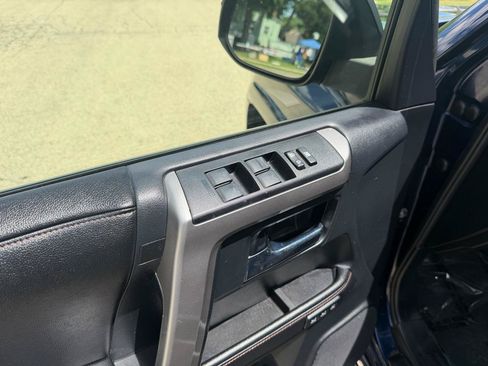 Used 2014 Toyota 4Runner Limited AWD/4WD image 10