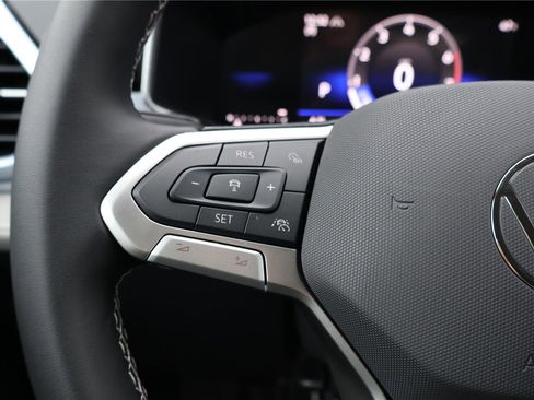 New 2026 Volkswagen Taos SE image 15