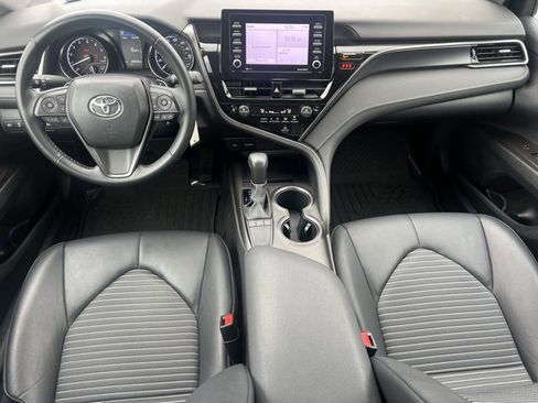 Used 2023 Toyota Camry SE image 4