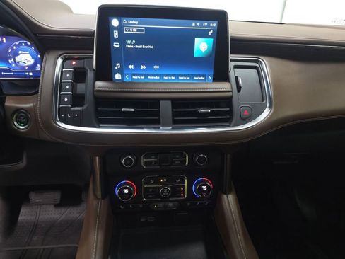 Used 2022 Chevrolet Suburban High Country RWD image 17