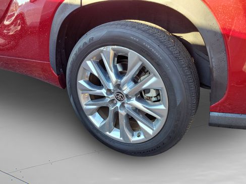 Used 2023 Toyota Highlander Limited image 29