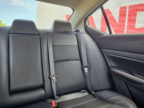 Used 2024 Nissan Altima 2.5 SR FWD image 27