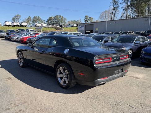 Used 2017 Dodge Challenger SXT image 10