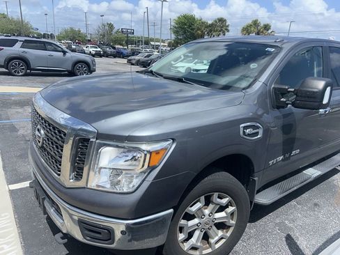 Used 2018 Nissan Titan SV w/ SV Convenience Package image 1