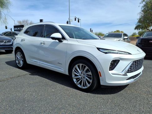 Certified 2025 Buick Envision Avenir image 3