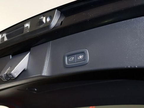 Used 2024 Volvo XC40 B5 Core AWD/4WD image 30