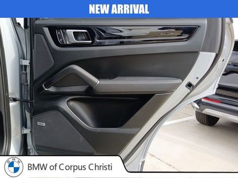 Used 2022 Porsche Cayenne S image 9