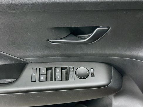 Used 2025 Hyundai Kona SEL AWD/4WD image 15