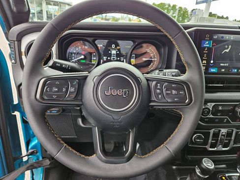 Used 2024 Jeep Wrangler Unlimited AWD/4WD image 21