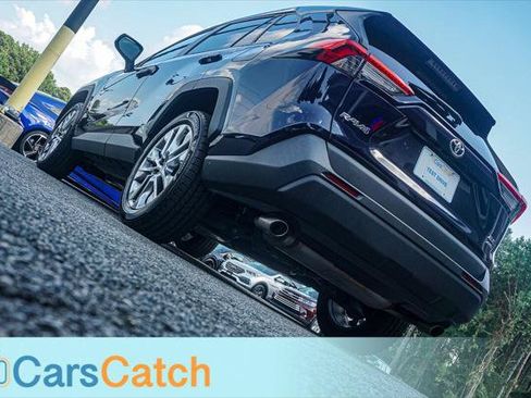 Used 2020 Toyota RAV4 XLE Premium AWD/4WD image 5